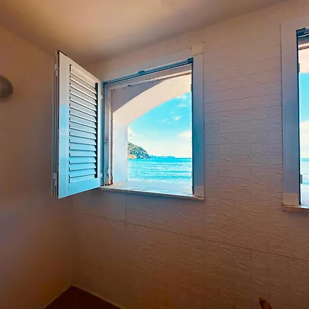 Lido Di 3* Procida